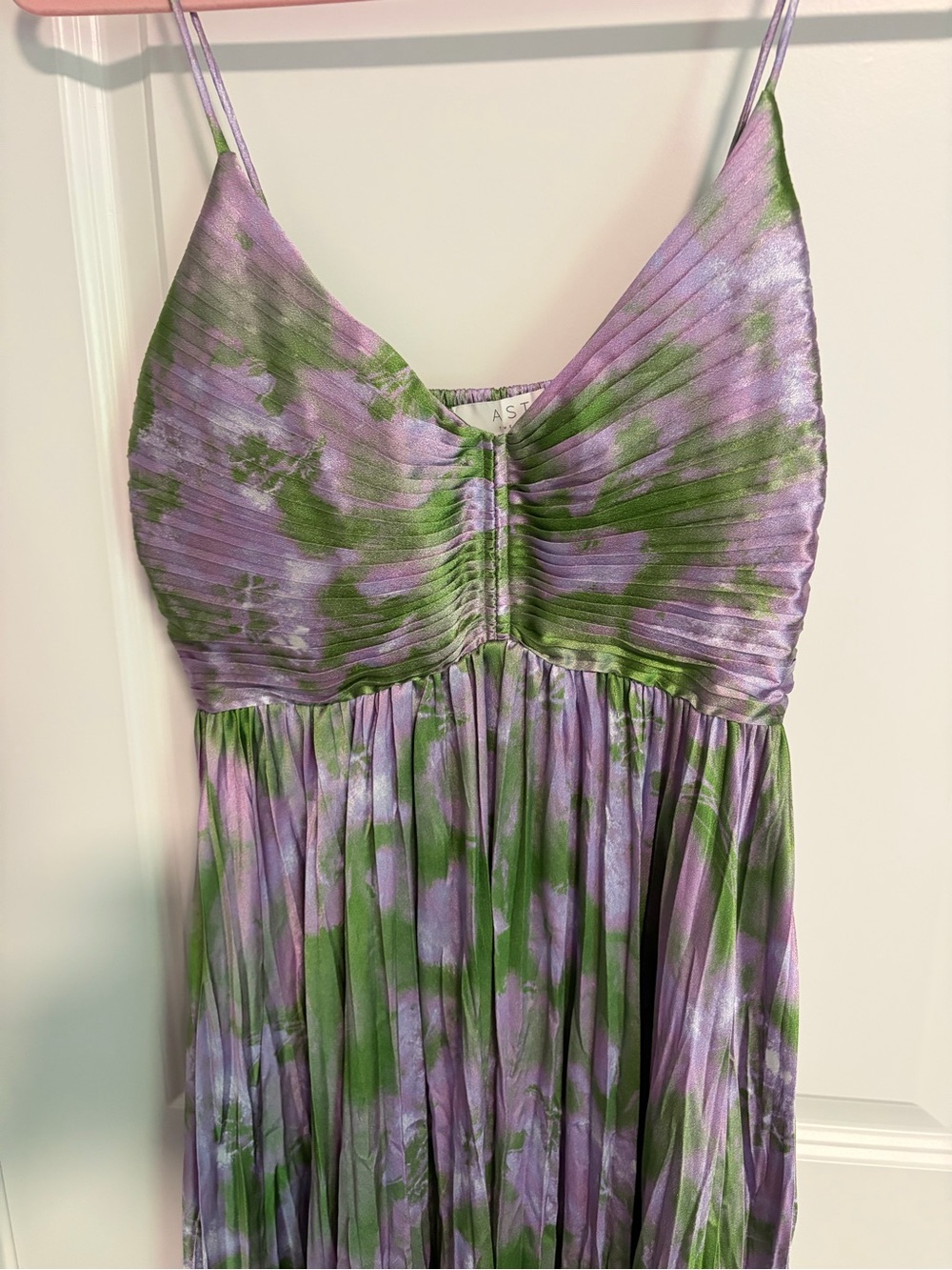 Astr Purple and Green Pleated Midi Dress - Picture 4 of 6